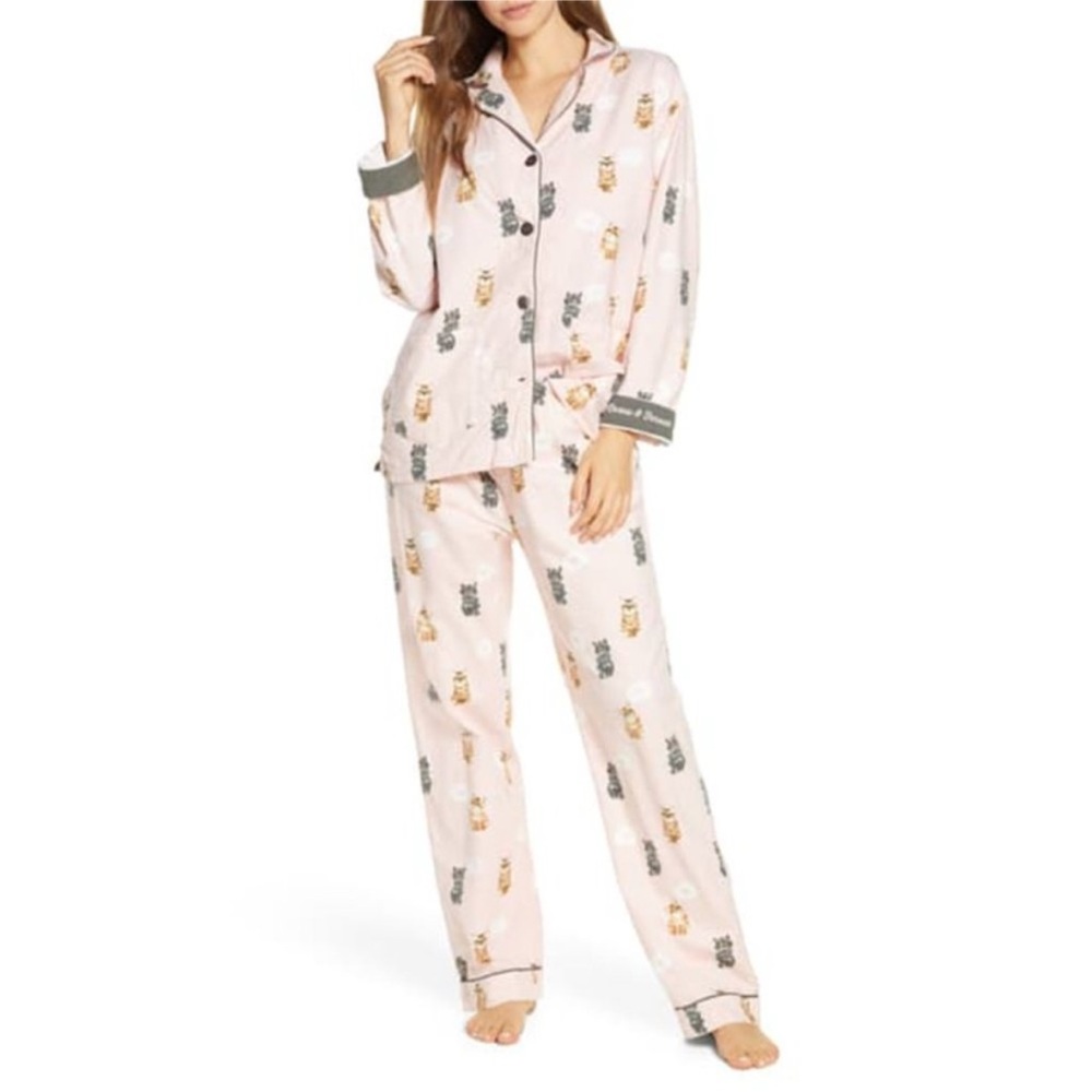 PJ Salvage Meow & Furever Flannel
PJ Set in Blush Size medium Pink gray cats